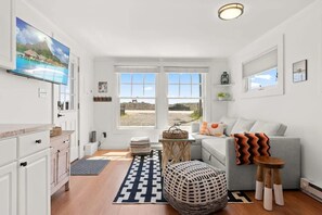 TV, streaming services, offices - "The Surf" | Ocean & Marsh Views | Rooftop Deck (Rye)