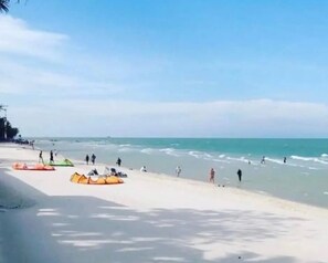 On the beach - City Centre Beachfront Condominium - Superb area with fully furnished for RENT (Tambon Hua Hin)