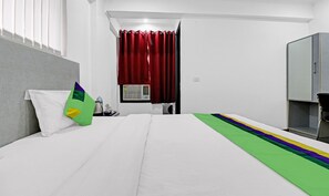 Deluxe Room | Desk, iron/ironing board, bed sheets - Treebo Grand Town House (Faridabad)