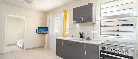 Fridge, microwave, oven, coffee/tea maker