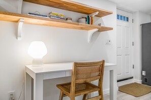Interior - Modern Queen Anne studio - full kitchen - one block to Kerry Park, near downtown (Seattle)