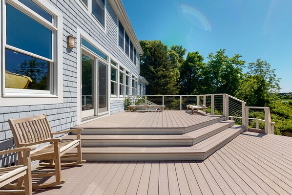 Terrace/patio - New-Hot Tub Bayfront home with boat house, sauna, fast WiFi, & washer/dryer (Eastham)