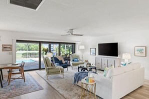 Fernseher, Kamin, Arbeitsbereiche, Drucker