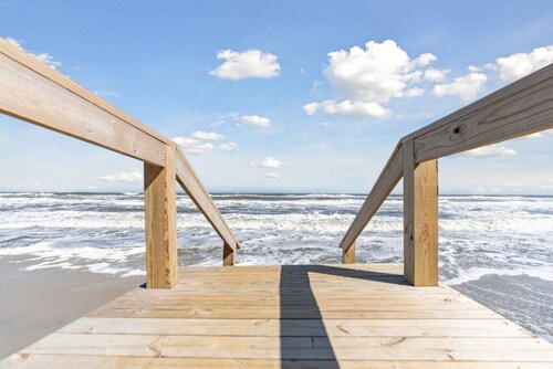 200 Quay Blvd, (Unit 1) Lower · Spectacular 3 BR Condo ★One Block to the Beach! ★