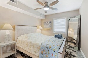 3 bedrooms, desk, iron/ironing board, free WiFi