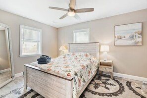 3 bedrooms, desk, iron/ironing board, free WiFi