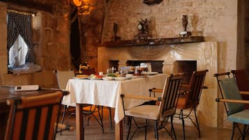 Colazione a base di specialità locali inclusa, servita tutte le mattine