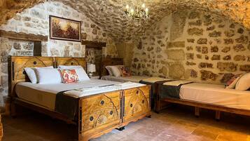 Deluxe Quadruple Room, Jetted Tub