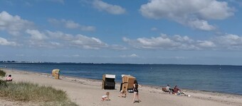 Beautiful cozy apartment 1000m from the natural beach