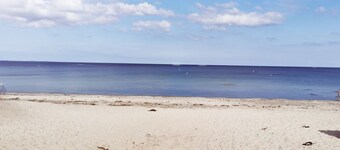 Beautiful cozy apartment 1000m from the natural beach