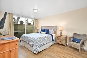 5 bedrooms, travel cot, WiFi - 5 Bedroom 4 Bath Duplex w/ Parking on 46th St! (Newport Beach)