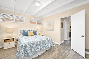 5 bedrooms, travel crib, WiFi