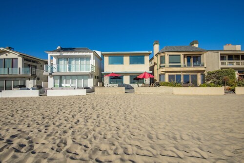 Upstairs 2 Bedroom Home w/ Ocean Views on 65th St.