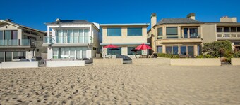 Upstairs 2 Bedroom Home w/ Ocean Views on 65th St.