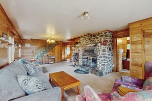 TV, fireplace, DVD player, books