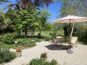 Garden - Les Deux Chevaux Guesthouse (Saint-Jean-de-Paracol)