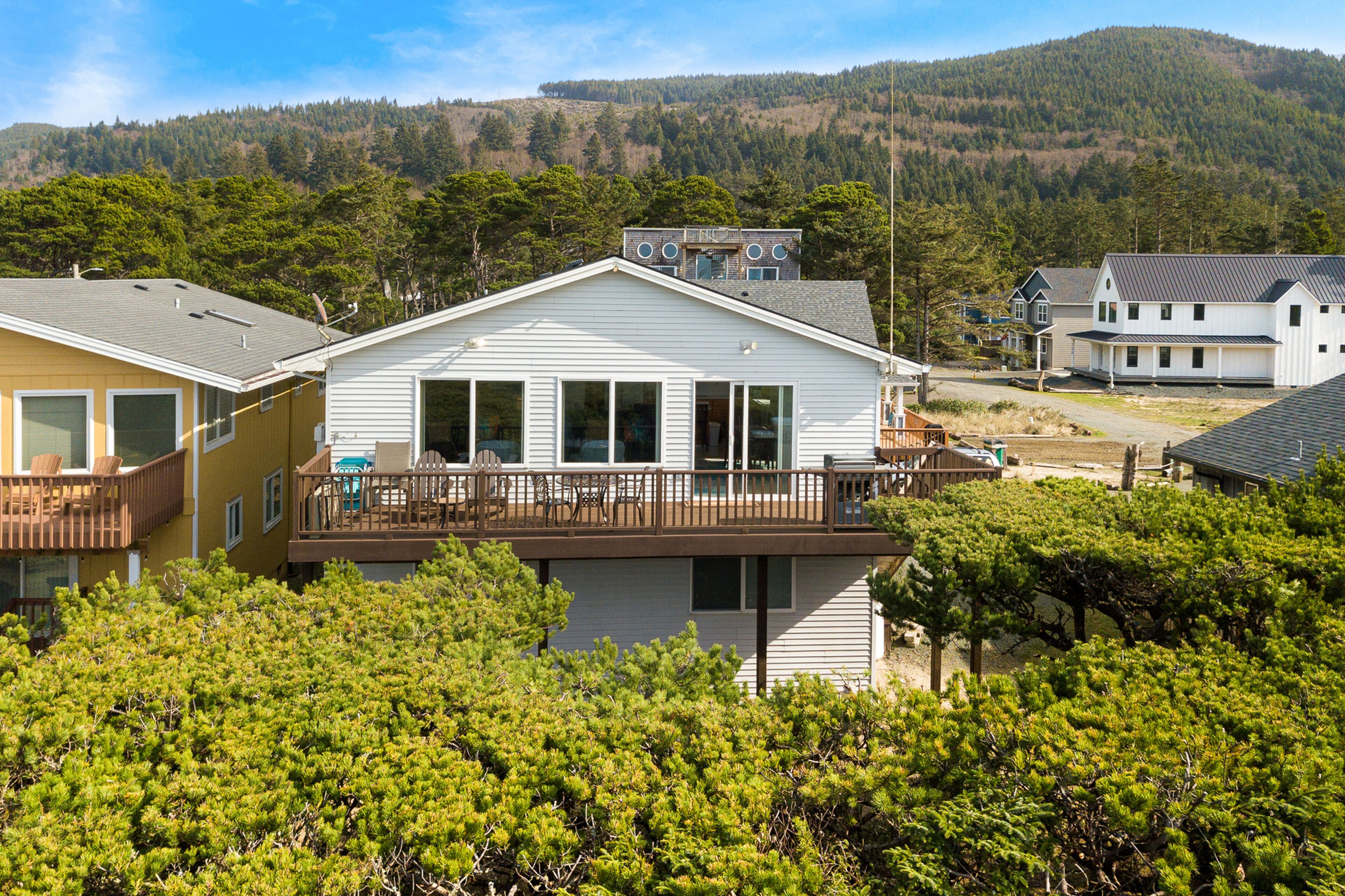 Dog-friendly beachfront home with gas grill, balcony, deck, fireplace, views