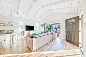 Interior - Duplex Across the Street from Beach & Boardwalk (Newport Beach)