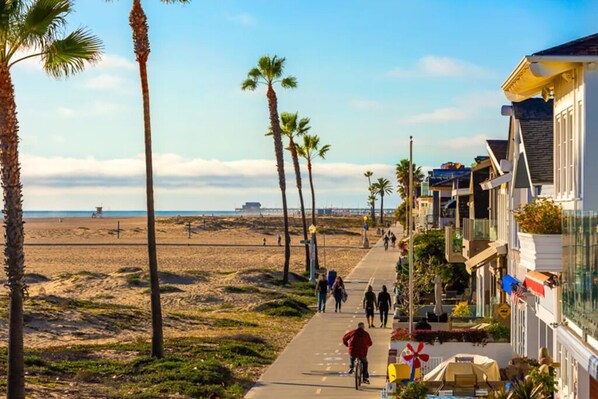 Beach nearby - Duplex Across the Street from Beach & Boardwalk (Newport Beach)