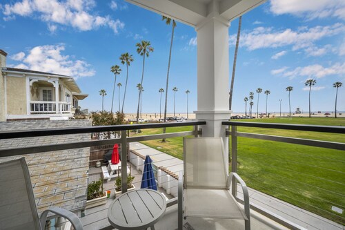 3 Bedroom with Park and Beach in your Backyard!