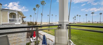 3 Bedroom with Park and Beach in your Backyard!