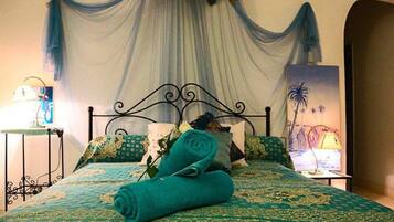 6 bedrooms, desk, free WiFi, bed sheets