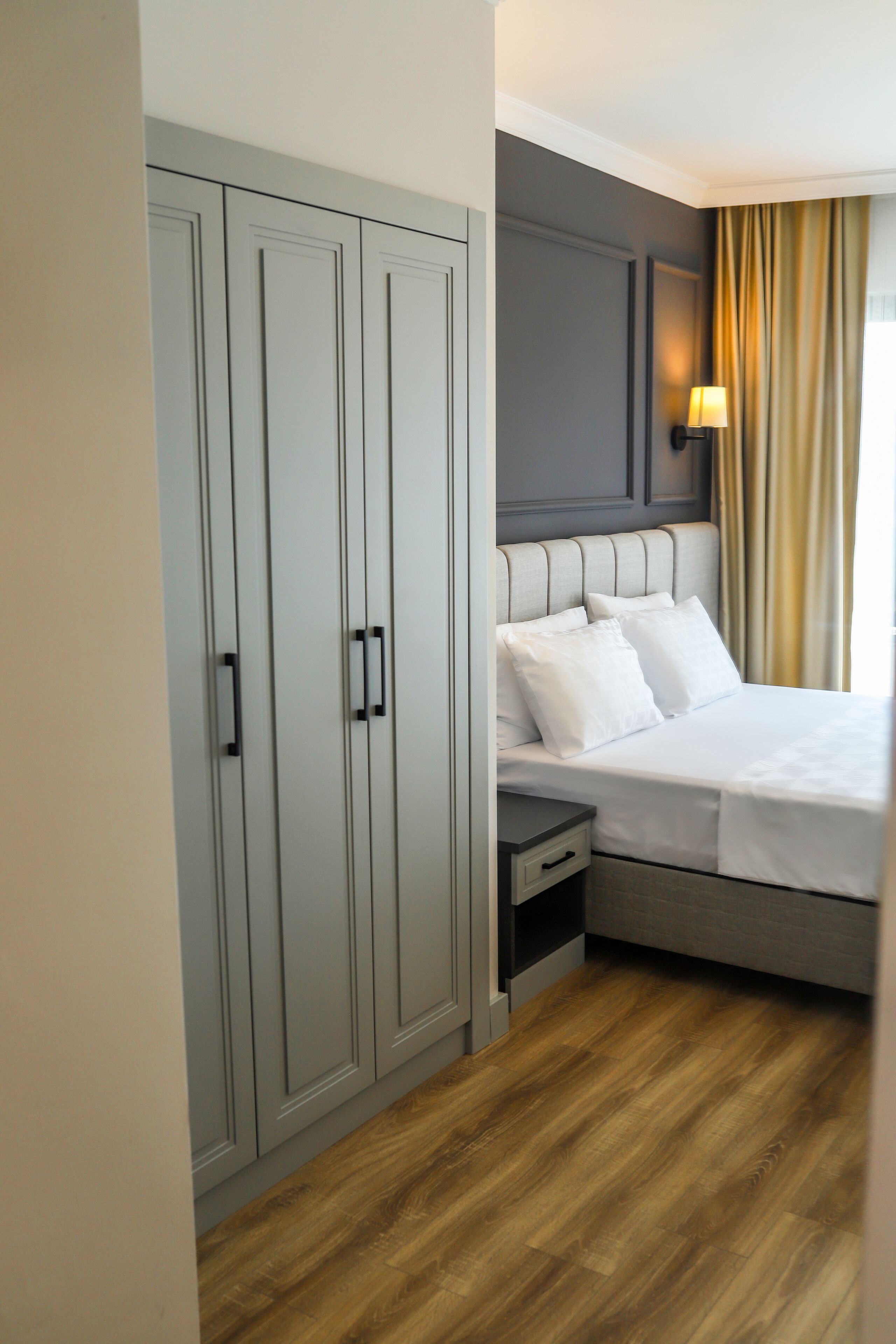 classic studio | minibar, desk, laptop workspace, bed sheets