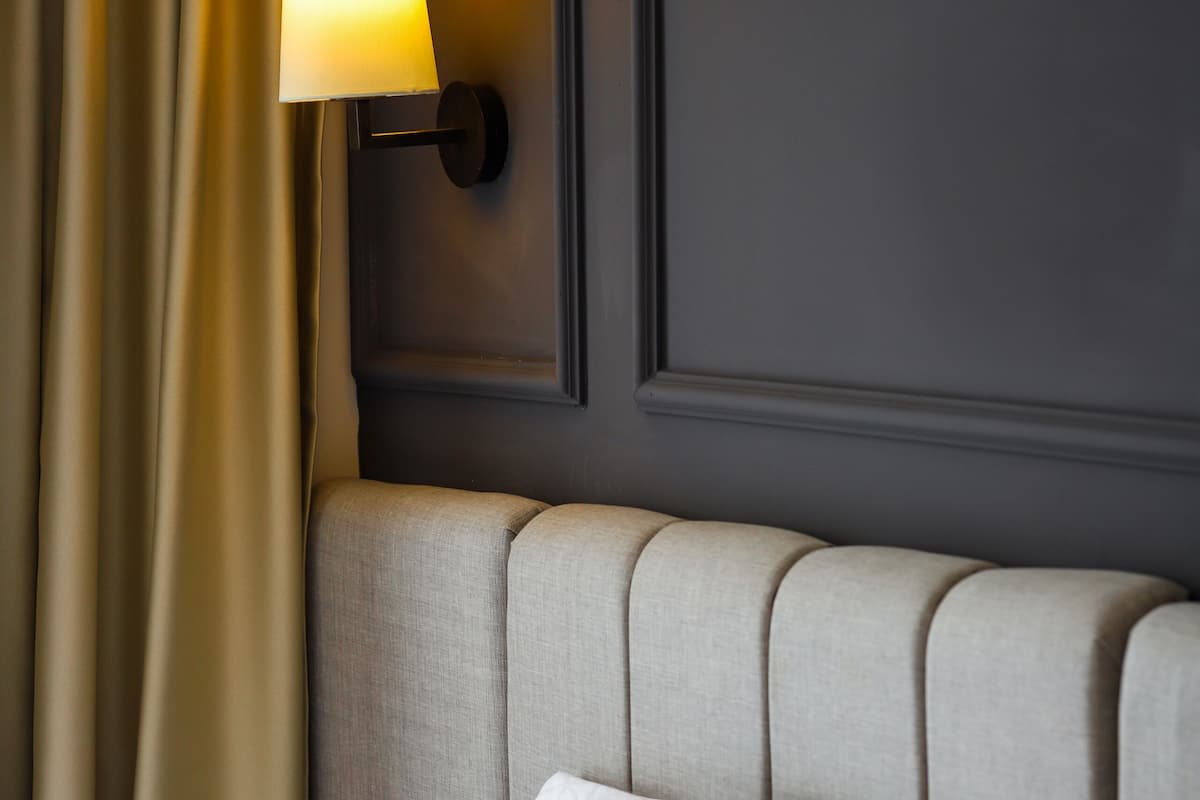 minibar, desk, laptop workspace, bed sheets