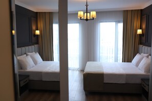 經典開放式客房 | 迷你吧、書桌、筆電工作空間、床單