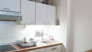Fridge, microwave, oven - Charming studio with view near Montmartre (Paris)