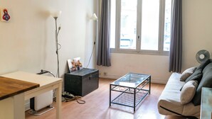 Living area - Charming studio with view near Montmartre (Paris)