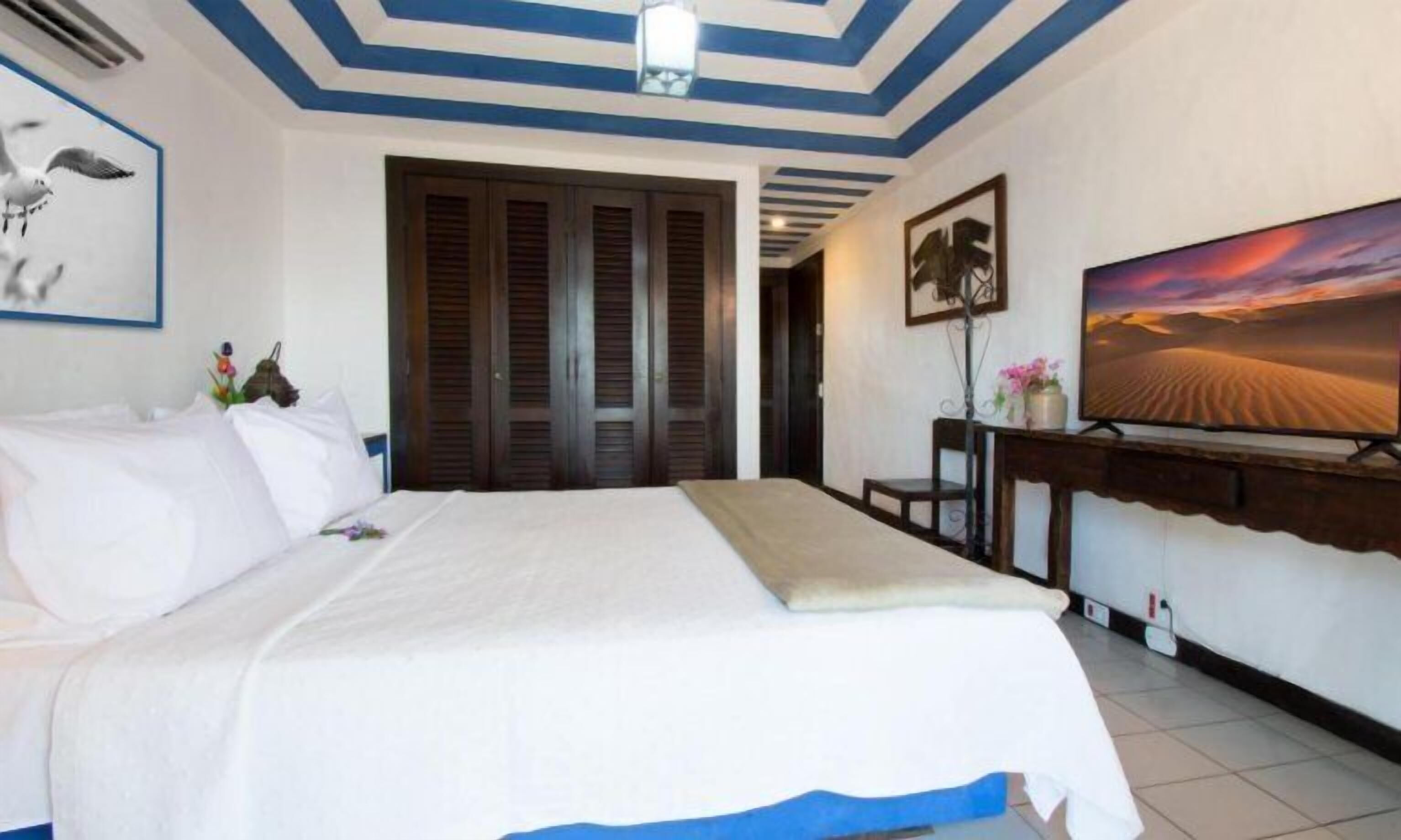 Down comforters, travel crib, free WiFi, bed sheets