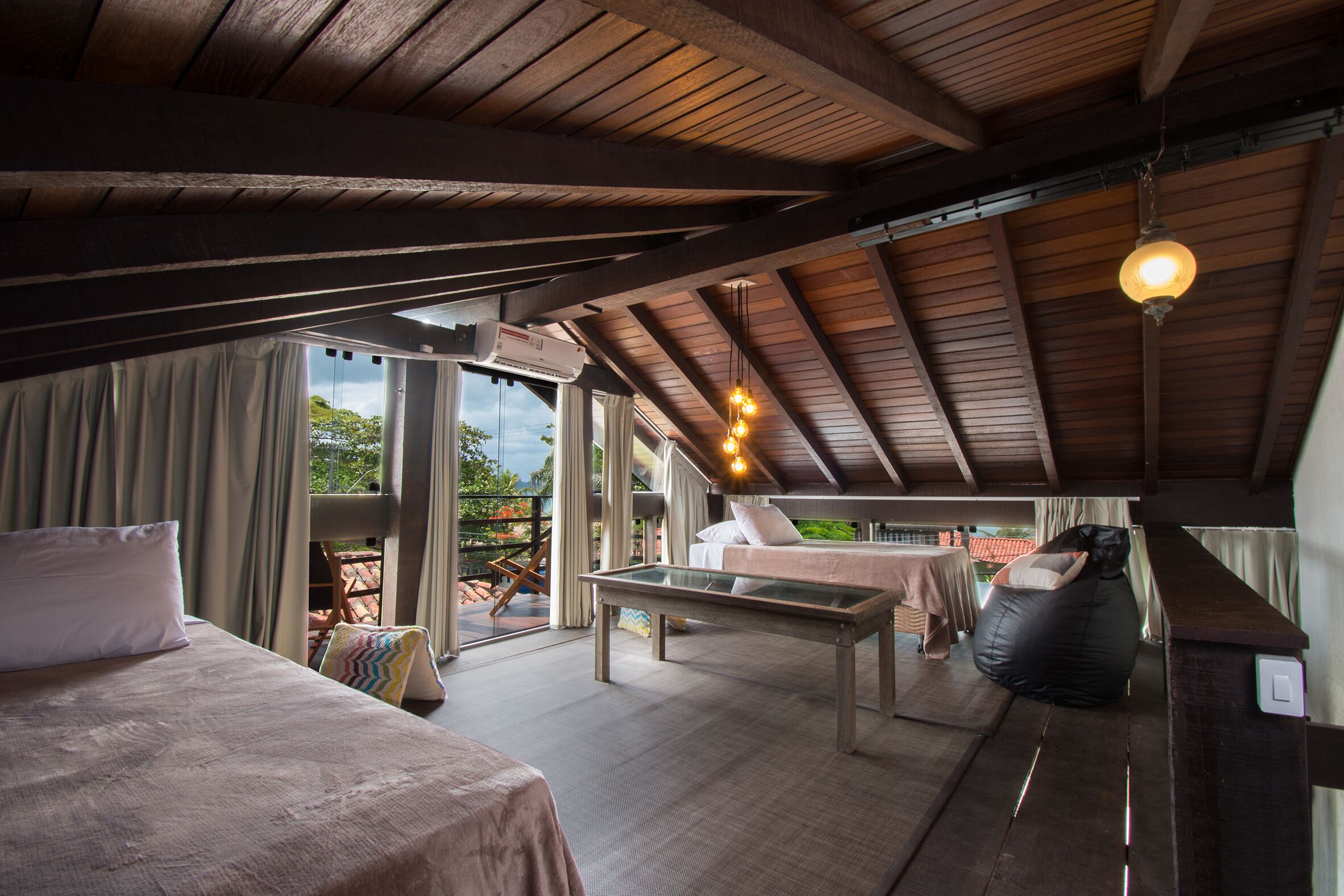 Habitación Premium | Edredones de plumas, cuna de viaje, wifi gratis y ropa de cama