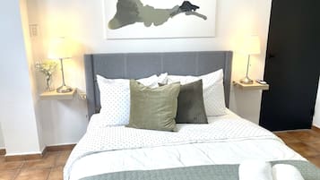 2 bedrooms, in-room safe, desk, iron/ironing board