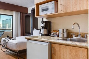 Fridge, microwave, coffee/tea maker, toaster - Polo Towers - Las Vegas, NV - Studio Suite Sleeps 2. Super Bowl Steal!! (Las Vegas)