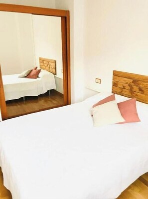 3 bedrooms, free WiFi, bed sheets