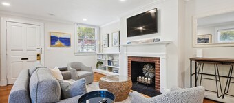 Charming Historic Townhouse Steps From USNA