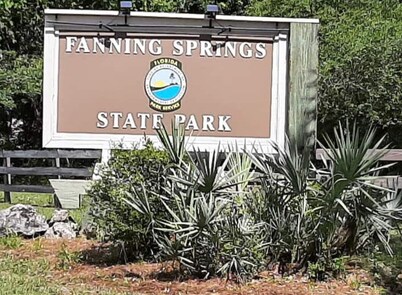 Connect with Nature at this Peaceful home  near by multiple springs and trails .