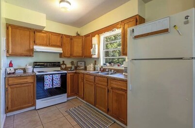 Connect with Nature at this Peaceful home  near by multiple springs and trails .