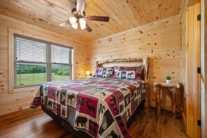 2 bedrooms, free WiFi, bed sheets - Hot tub cabin with fireplace, Smoky Mountain views, pet friendly, 10 min to Park (Cosby)