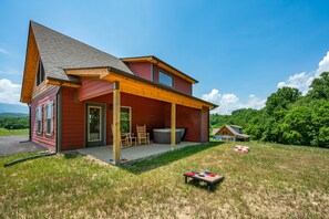 Property grounds - Hot tub cabin with fireplace, Smoky Mountain views, pet friendly, 10 min to Park (Cosby)