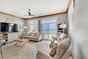 Smart TV - ✨Beach Front-Top Floor Gulf Views-Upscale Furnishings-1BR Seahorse R✨ (Pensacola Beach)