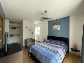 4 habitaciones, tabla de planchar con plancha, cuna de viaje y wifi 
