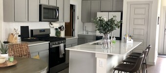 Excellent Location Private Safe New Construction Austin