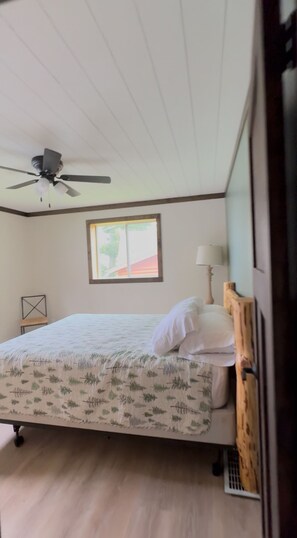 2 slaapkamers, reisbedje, gratis wifi, beddengoed