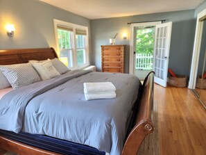 3 bedrooms, desk, iron/ironing board, free WiFi