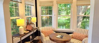 Vacation Starts Now! Pet friendly, beach fun 5 min away!