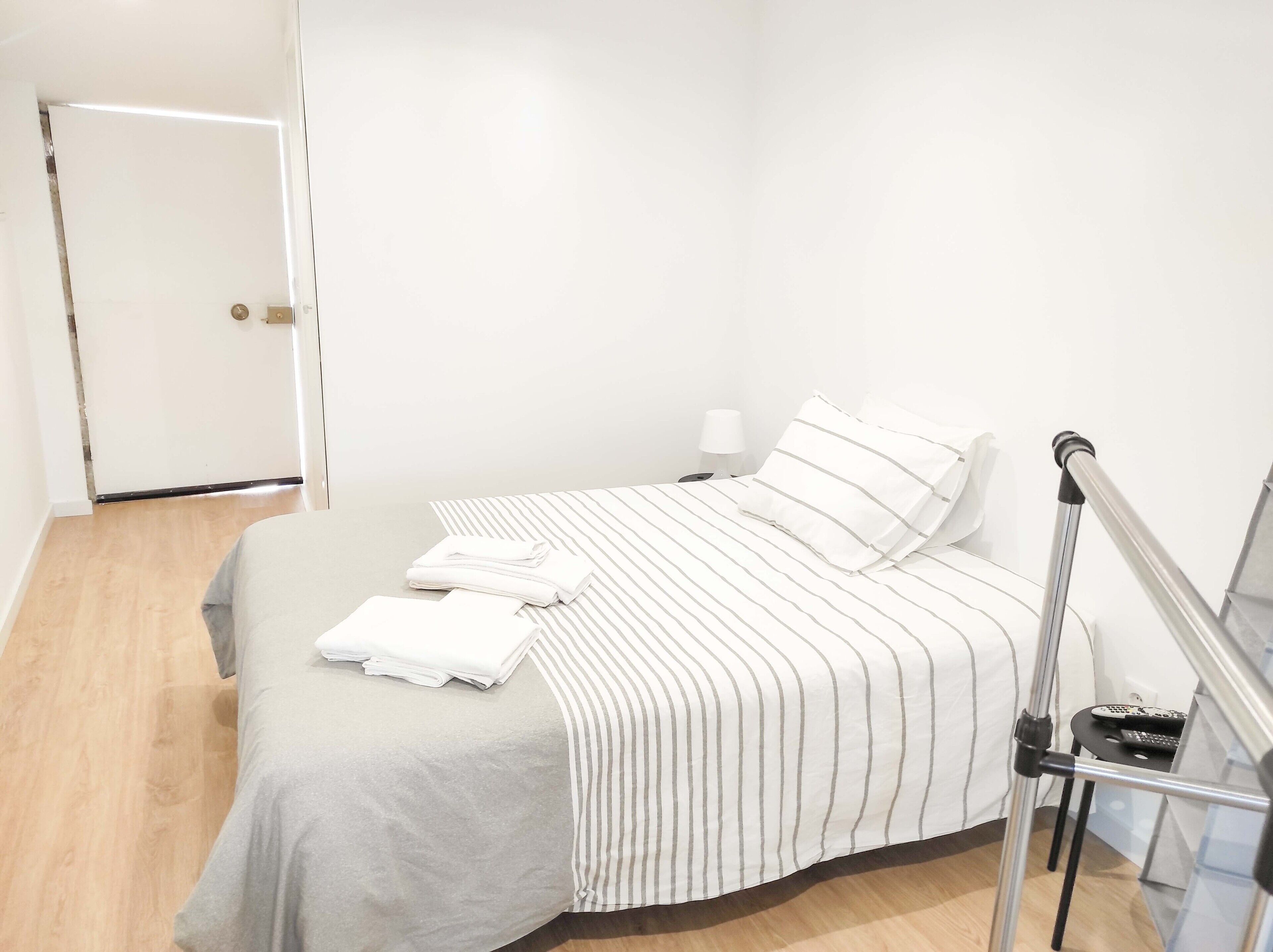 1 dormitorio y ropa de cama