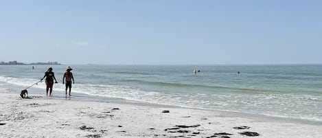 Liegestühle, Strandtücher