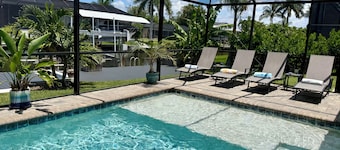 Beautiful canal view, direct Gulf access, gorgeous heated pool!